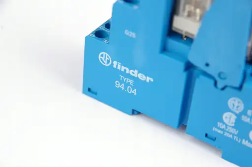 Product: Finder 55.34.9.024.0040 + 99.02.9.024.99 + 90.04 Przekaźniki + podstaw