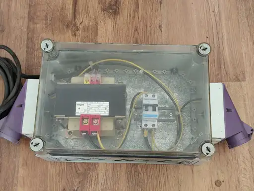 Produkt: Transformator Legrand NFC 52210 630 VA 220v-24v + Skrzynka sterownicza