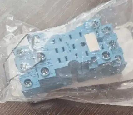 Product: Gniazdo Finder 94.73 do 55.33 10A 250V DIN niebieskie