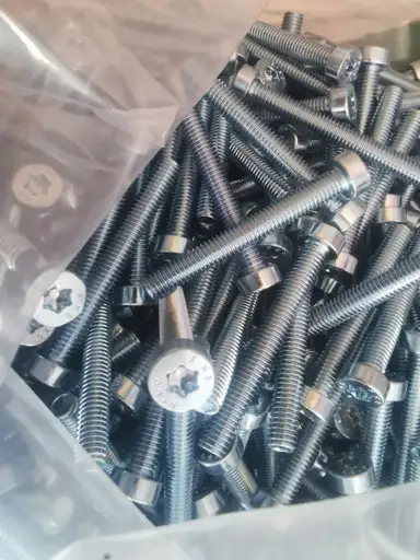 Product: Śruba Bossard Torx z łbem walcowym M5x40 kl. 8,8