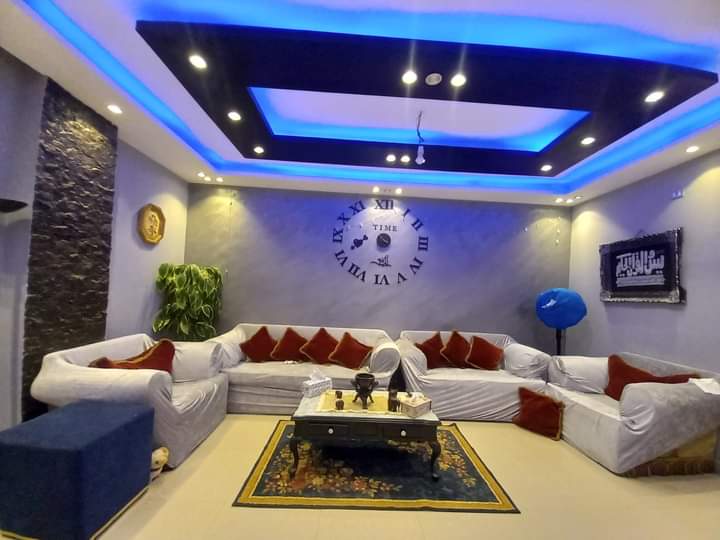 للايجار شقة بحي اول غرب بالشروق عدد 4 غرفة 250 متر الدور الاول