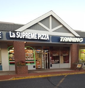 La Supreme Pizza in Oakdale, NY