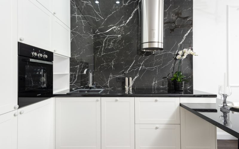 Dark marble backsplash kitchen 