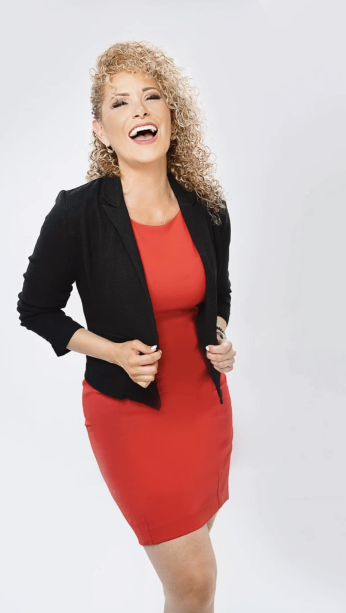 Jennyfer Poveda is a multiple award winning realtor in Las Vegas who demonstrates time after time that buying, selling or investing in real properties does not have to be complicated and frustrating if you rely on the right expert! 