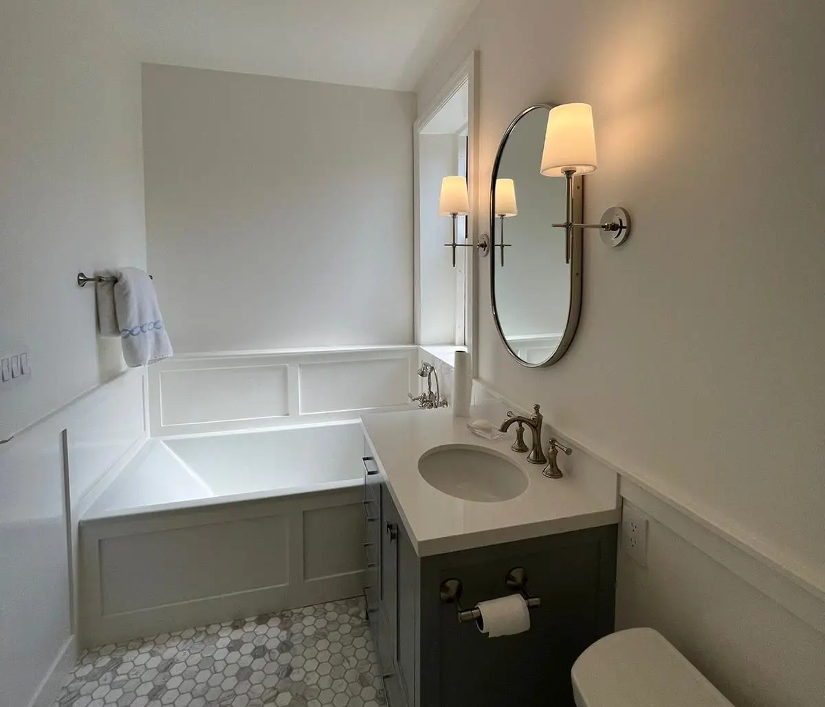 Small bathroom colour ideas: Light, warm & stylish