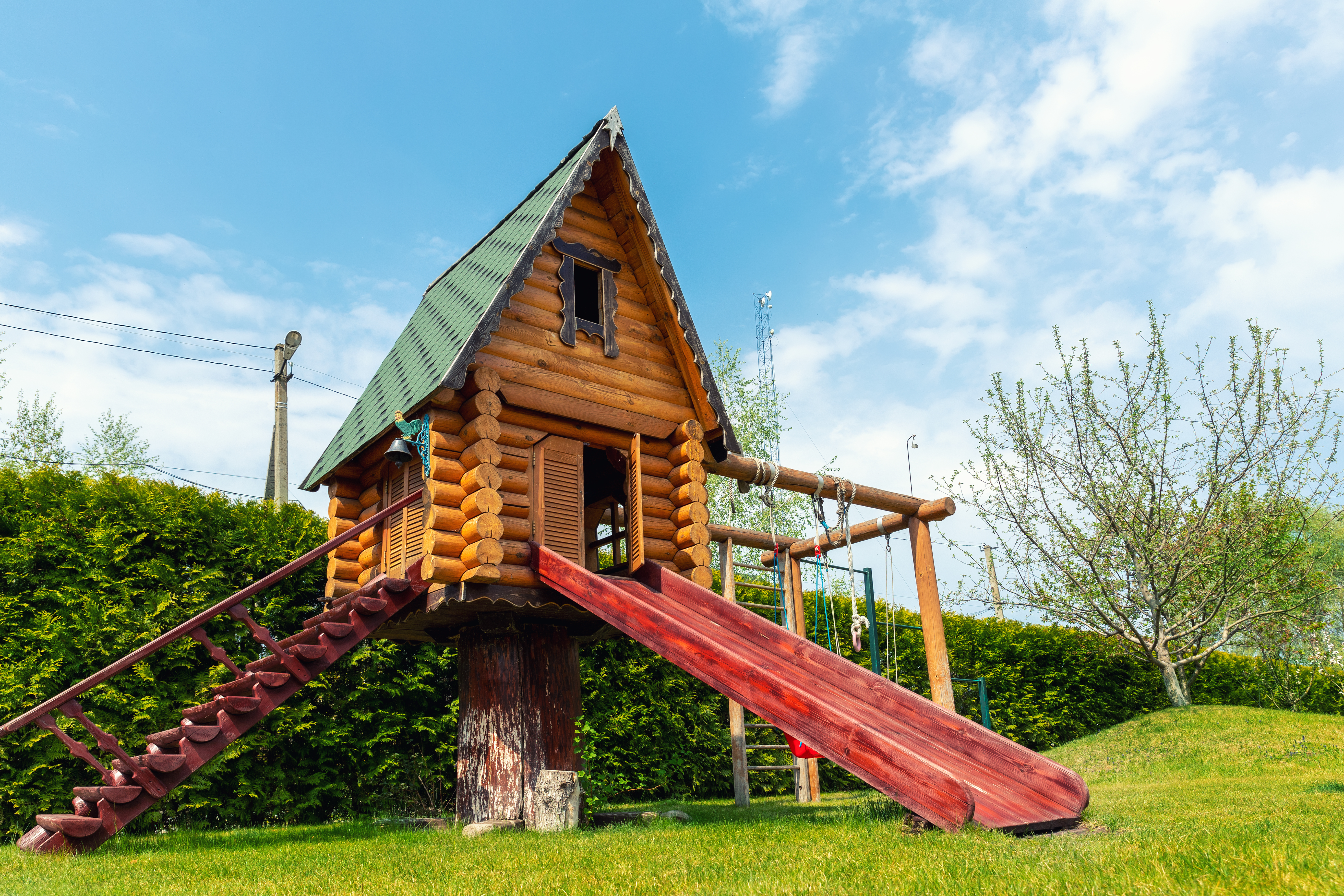 Best Paint for Wood Playsets | Safe & Long-Lasting Options