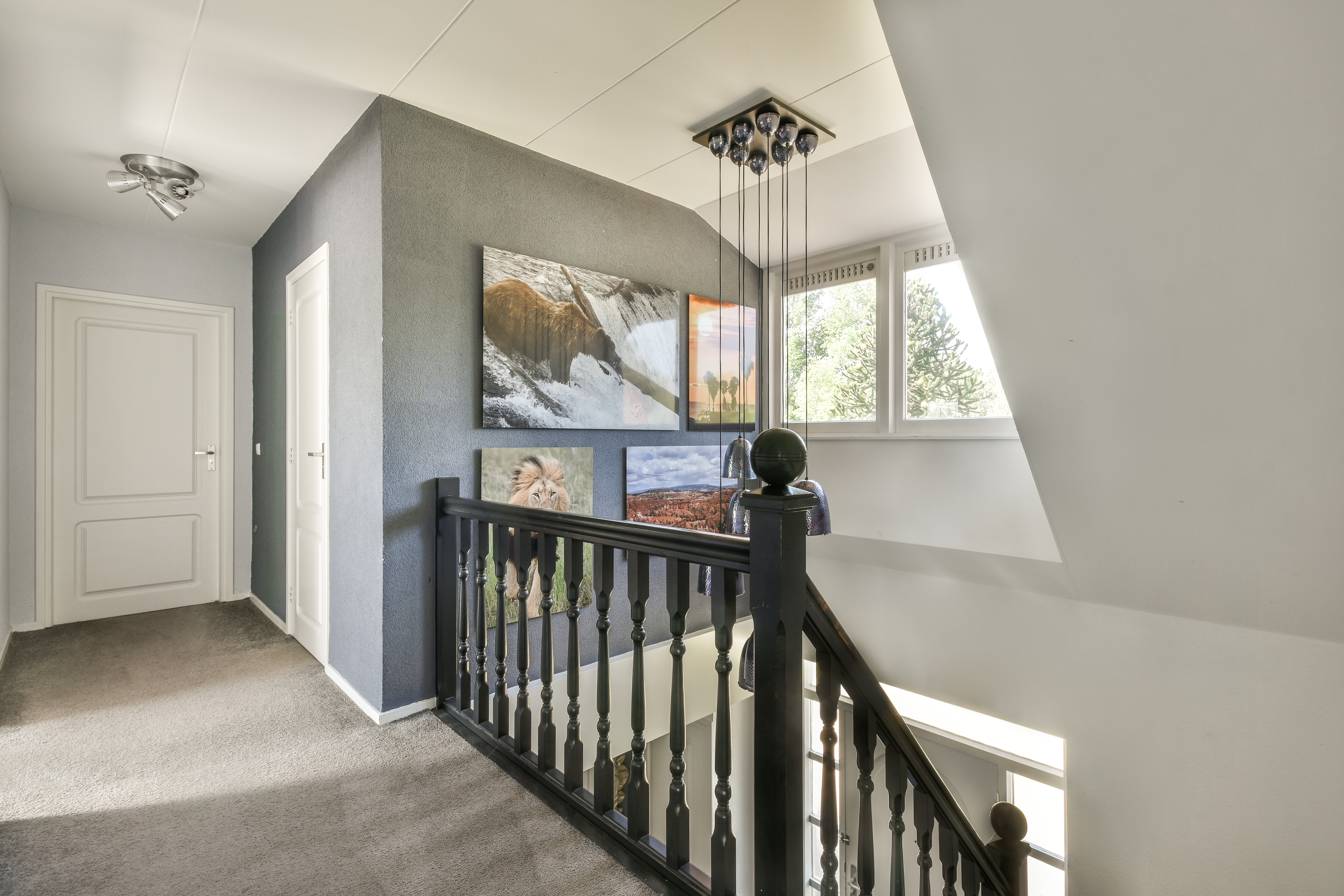 Best Black Paint for Stair Railings: Stylish & Durable