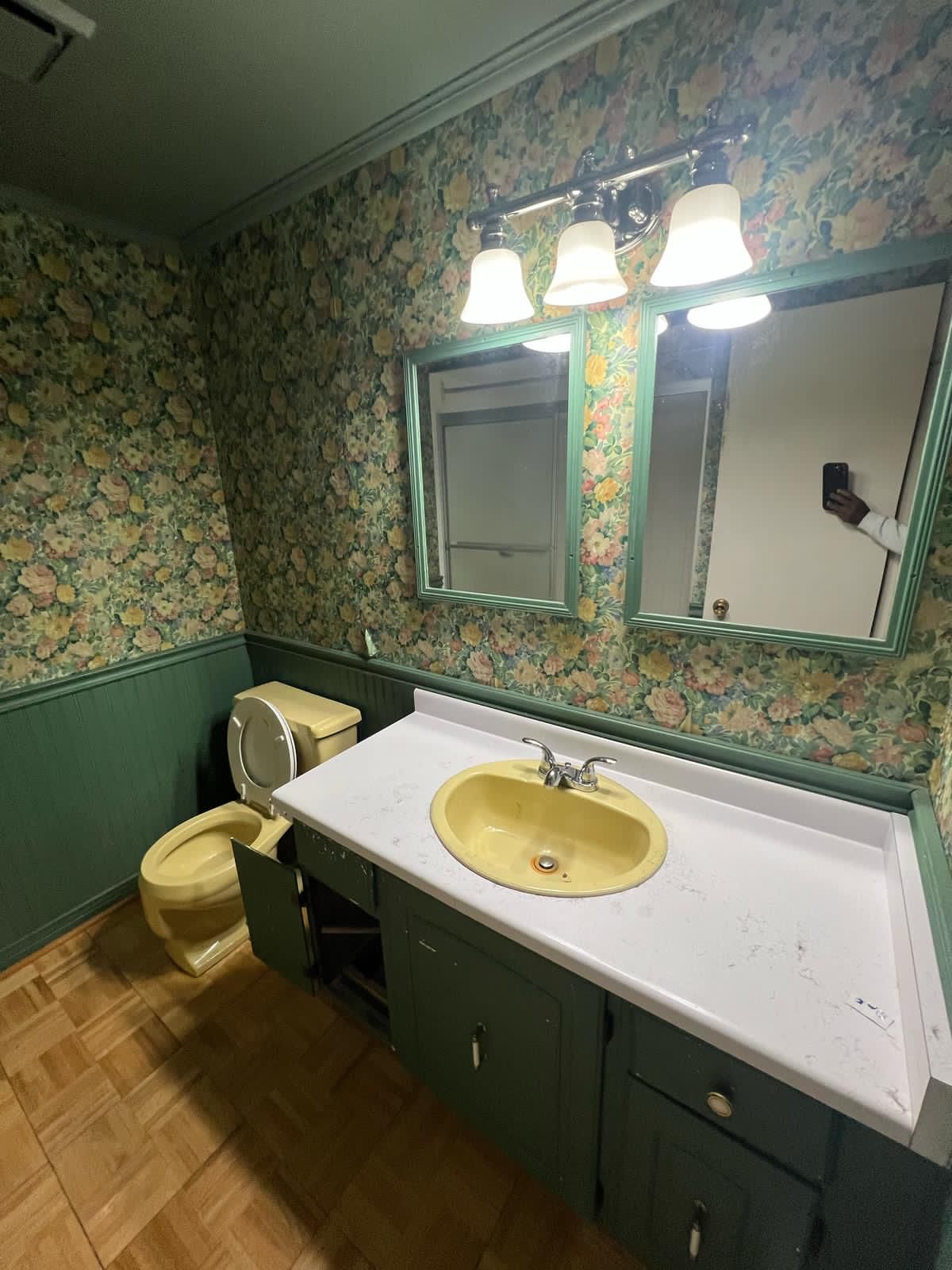 Bathroom Before Renovation 1