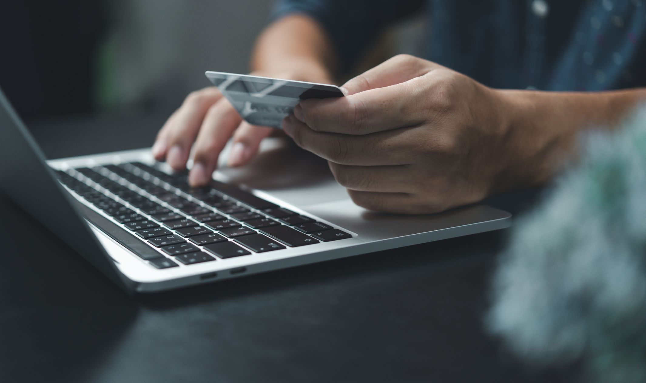 Entrepreneur managing automated dropshipping store with scalable product catalog Entrepreneur managing automated dropshipping store with scalable product catalog