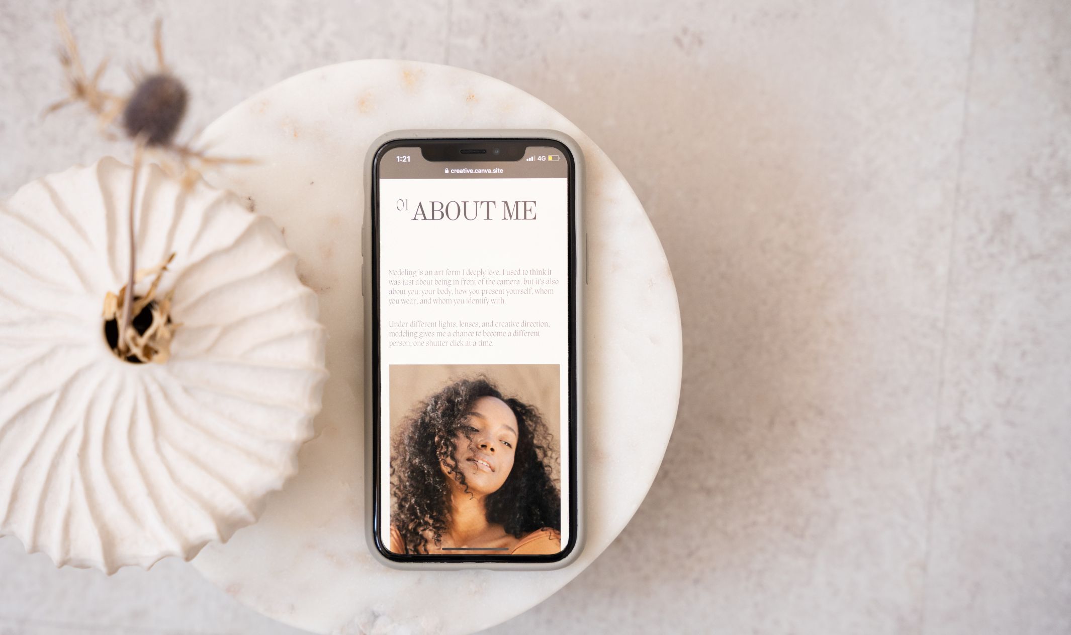 Personal brand strategist showcasing content for profitable online business audience Personal brand strategist showcasing content for profitable online business audience