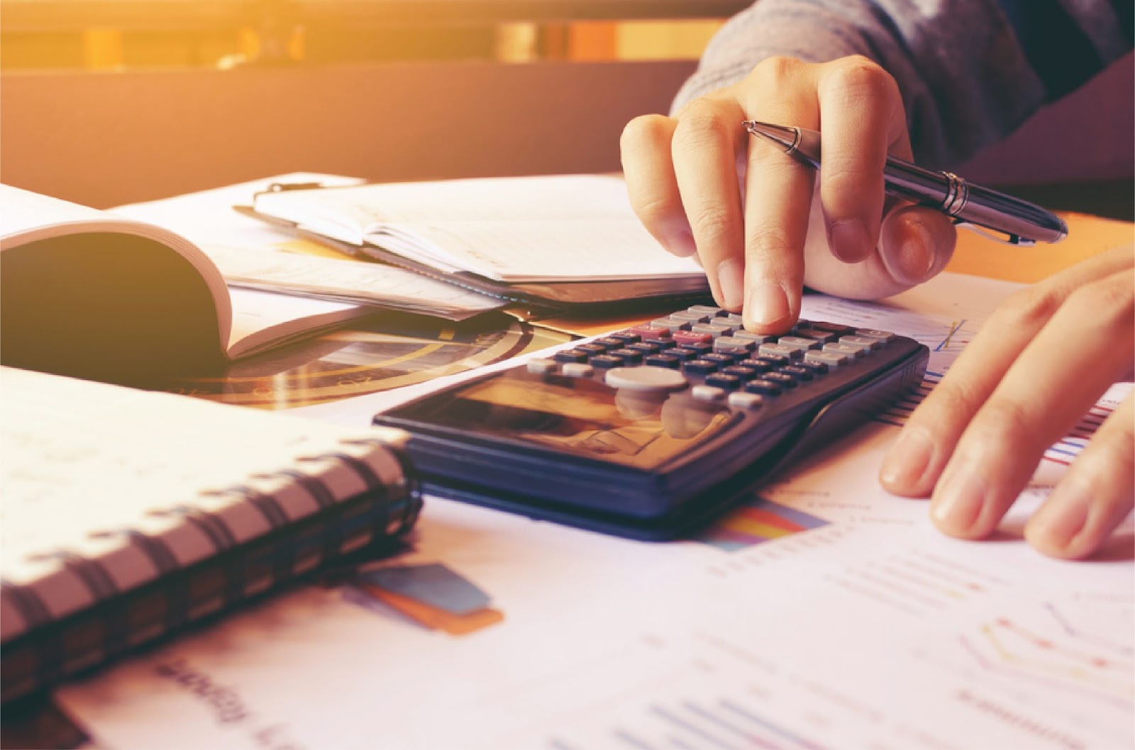 A real estate agent crosses his fingers with a house model and calculator, symbolizing securing No bank financing homes with KBR Investing. A real estate agent crosses his fingers with a house model and calculator, symbolizing securing No bank financing homes with KBR Investing.