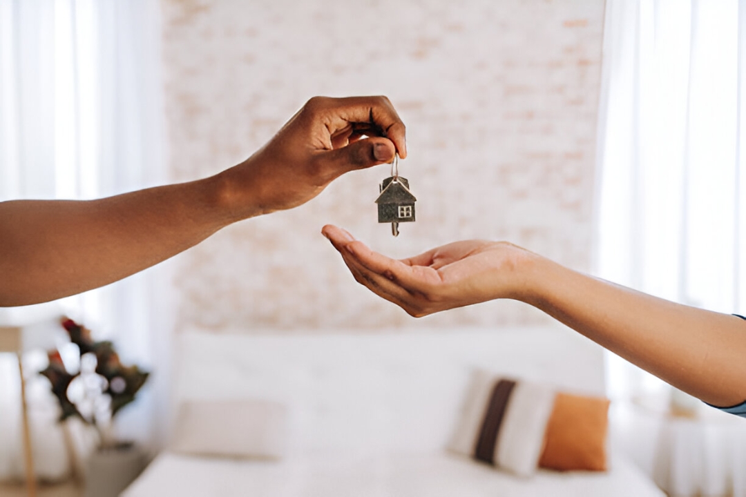 A close-up of two hands, one passing house keys to the other, symbolizing KBR Investing's Financing solutions for low credit scores. A close-up of two hands, one passing house keys to the other, symbolizing KBR Investing's Financing solutions for low credit scores.