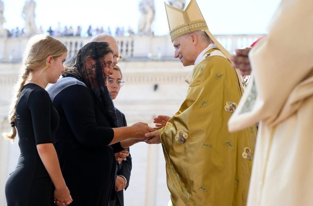 pope with mother of st. acutis