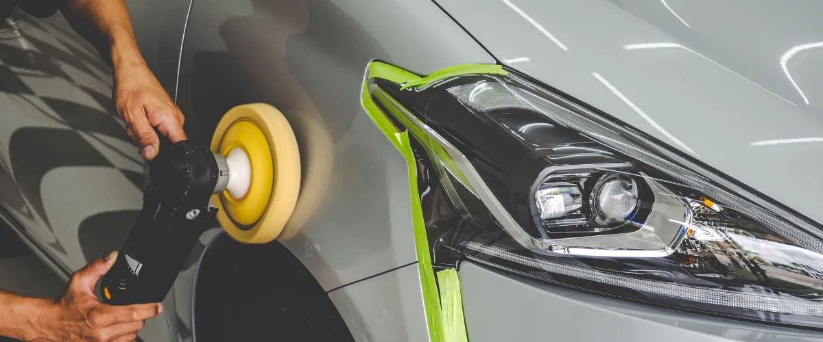 ffing white car bumper with polishing tool