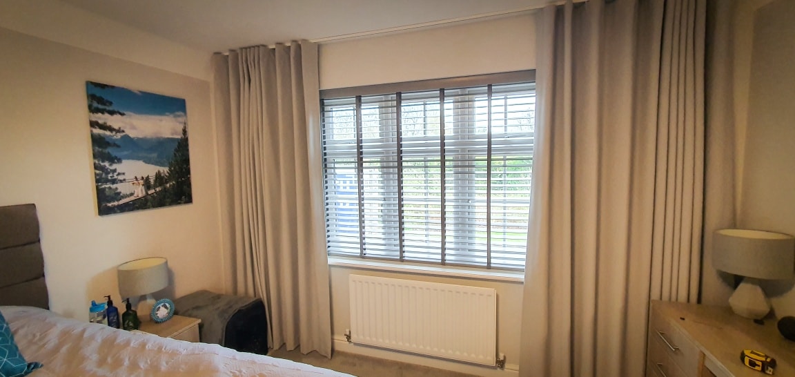 venetian blinds with tape