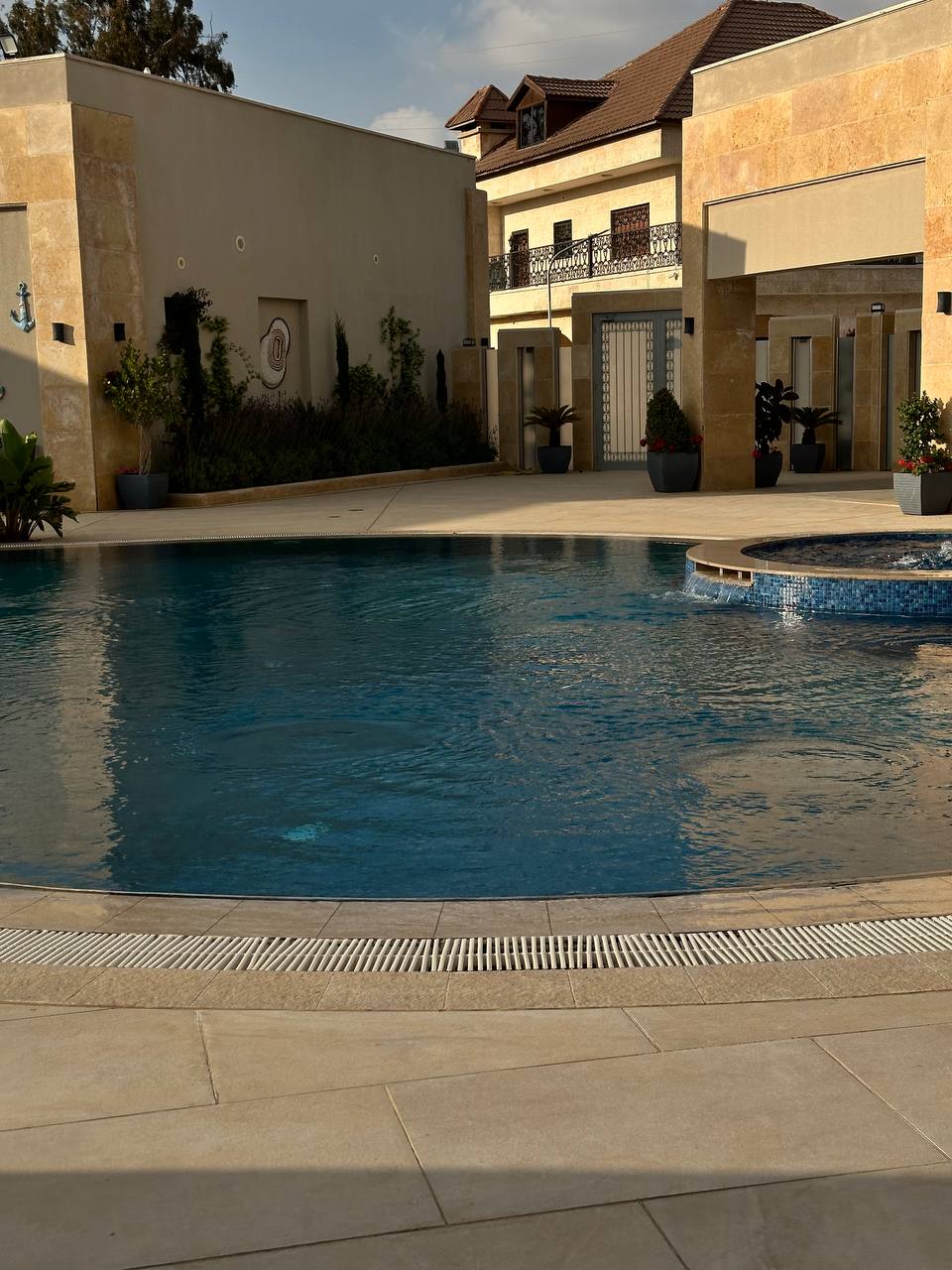 مسبح أنيق
