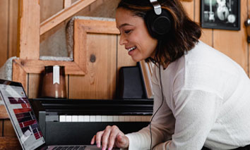 3 THINGS TO KEEP YOU FROM THROWING IN THE TOWEL AS AN ENTREPRENEUR