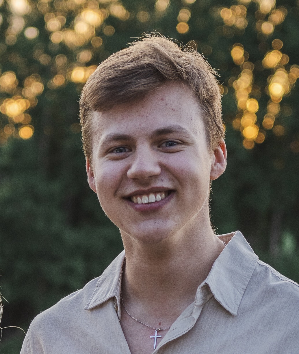 Hei! Jeg er utvikleren og driveren av Inkfinder. Det er også jeg som skriver alle artikler / blogg-innlegg.