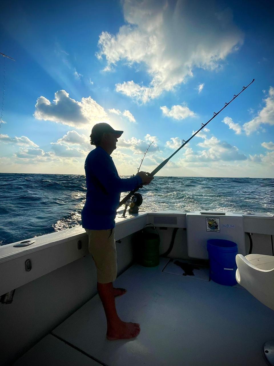Anglers with large marlin catch