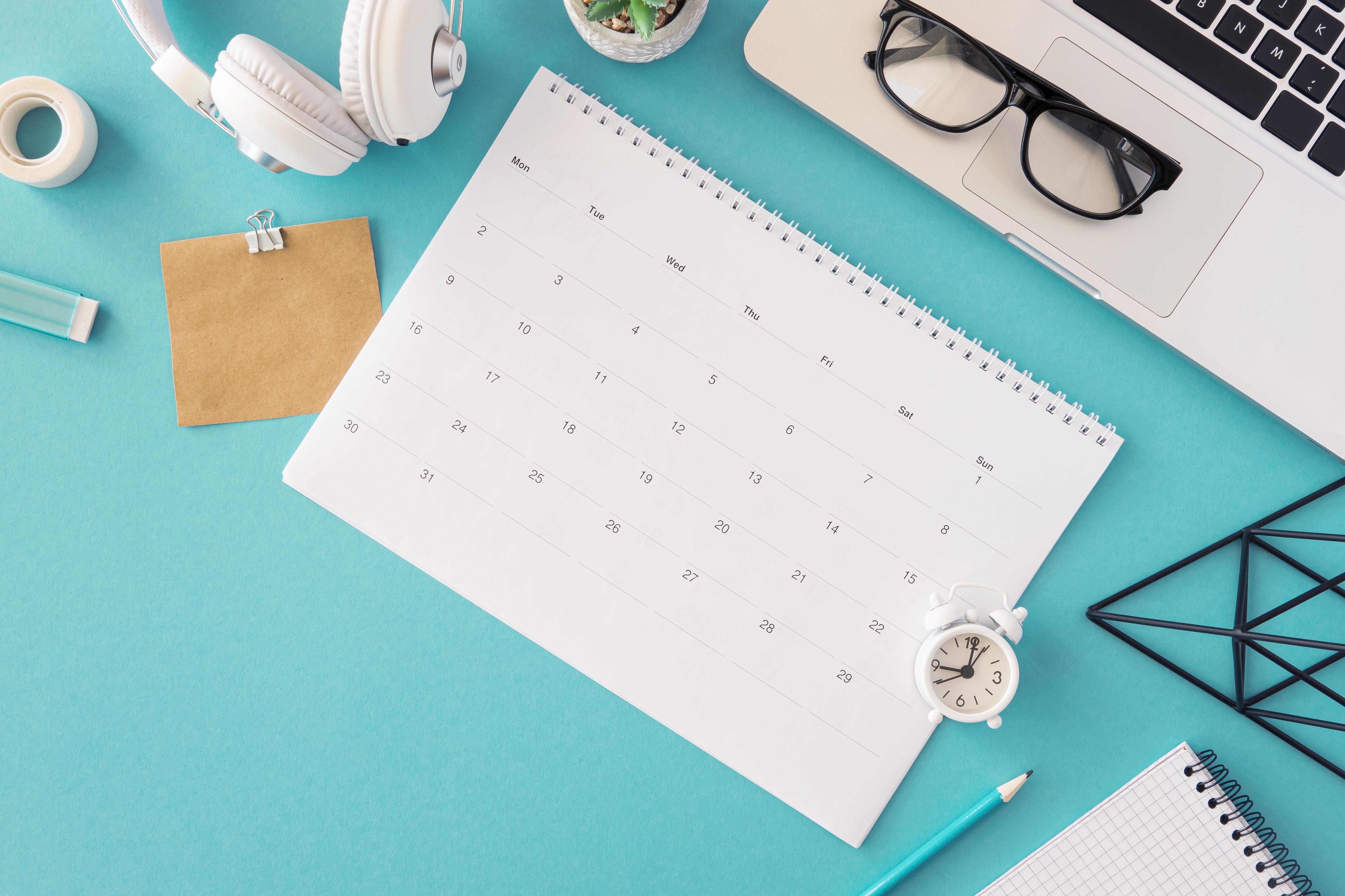 Calendar with week one highlighted and later weeks fading to indicate listing urgency decay.