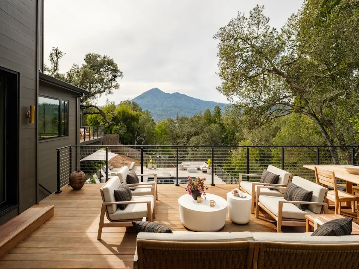 Reverse mortgage lifestyle image - overview 1