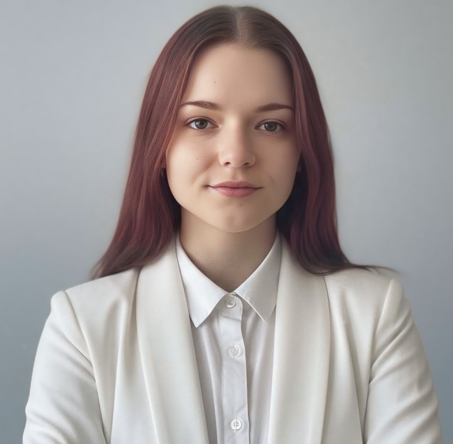 Hayley Lewis — Assistant Broker/Advisor