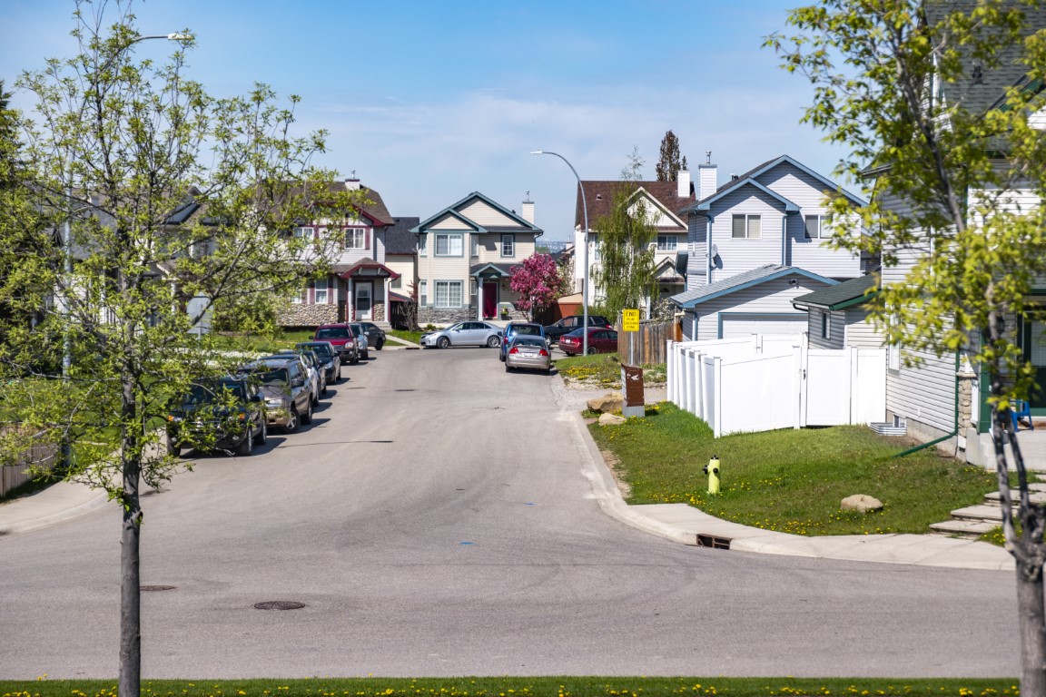 Saddle Ridge Homes For Sale | NE Calgary Family Real Estate