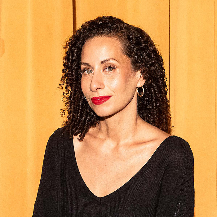 Jules is a celebrity makeup artist turned Cornell-trained Spiritual Wellness Coach, and she serves as co-creator of Miracle Lab with her husband, Josh. She empowers clients to embrace their authentic worth and values through coaching sessions and retreats, specializing in spiritual entrepreneurs and female leaders. 