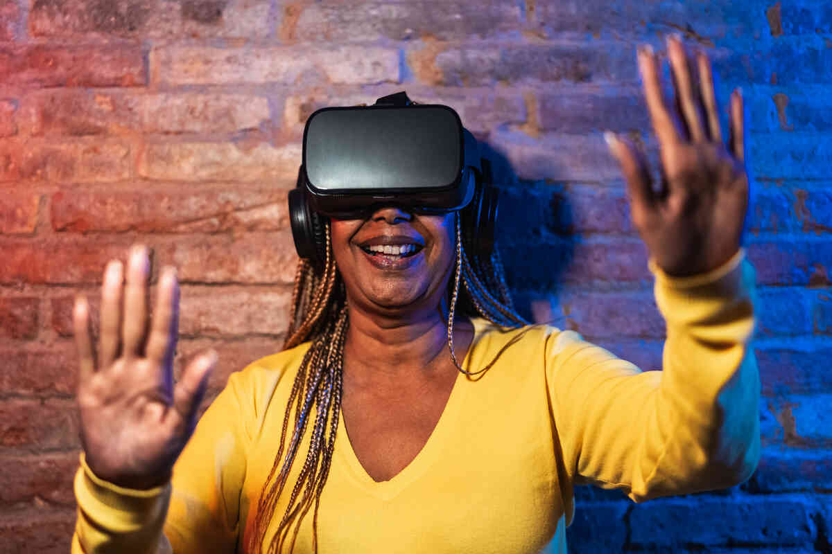 senior-african-woman-using-virtual-reality senior-african-woman-using-virtual-reality