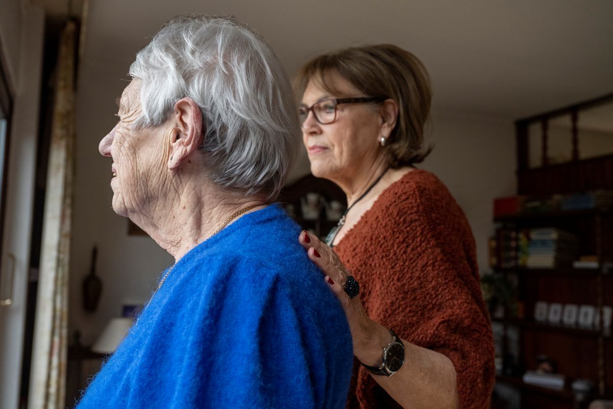 memory care patient being comforted memory care patient being comforted