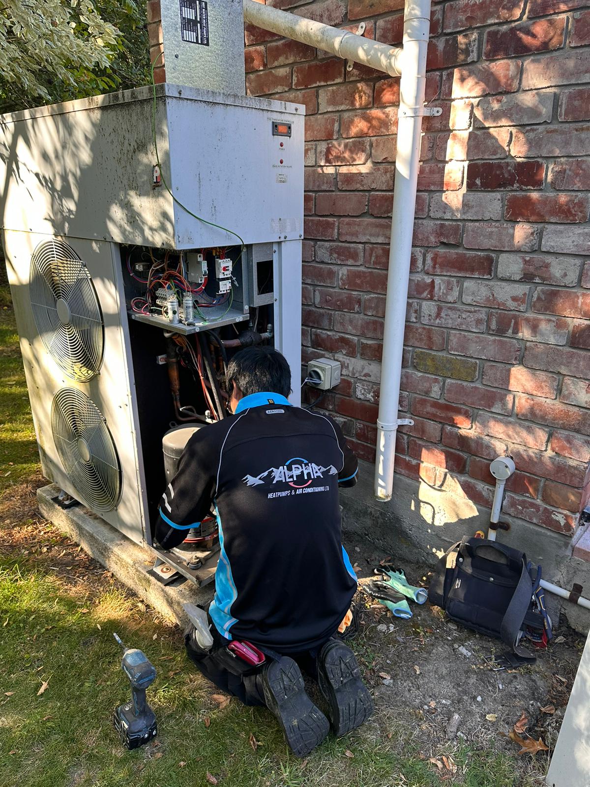 Rod repairing outdoor heat pump unit