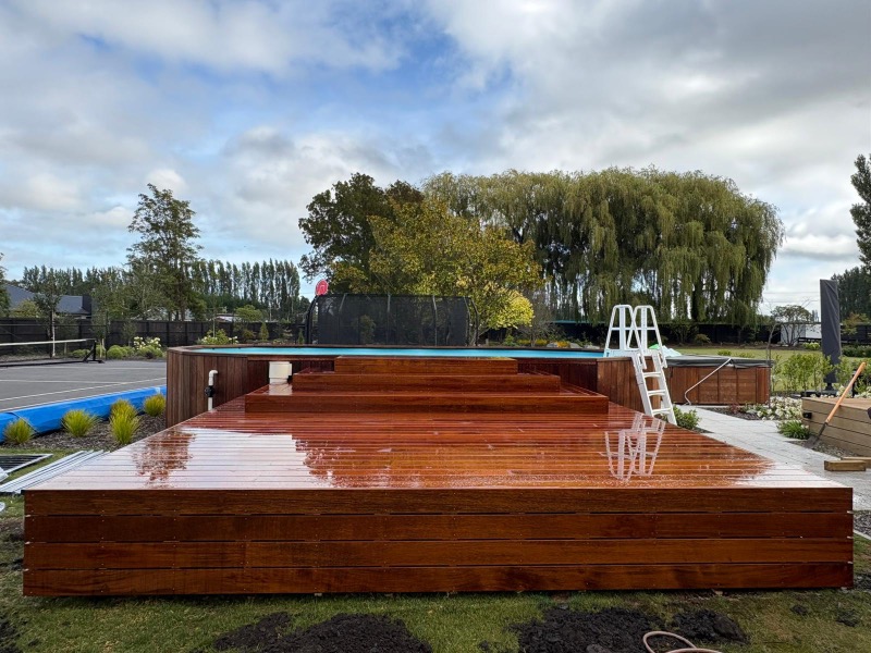 Pool deck – view 1