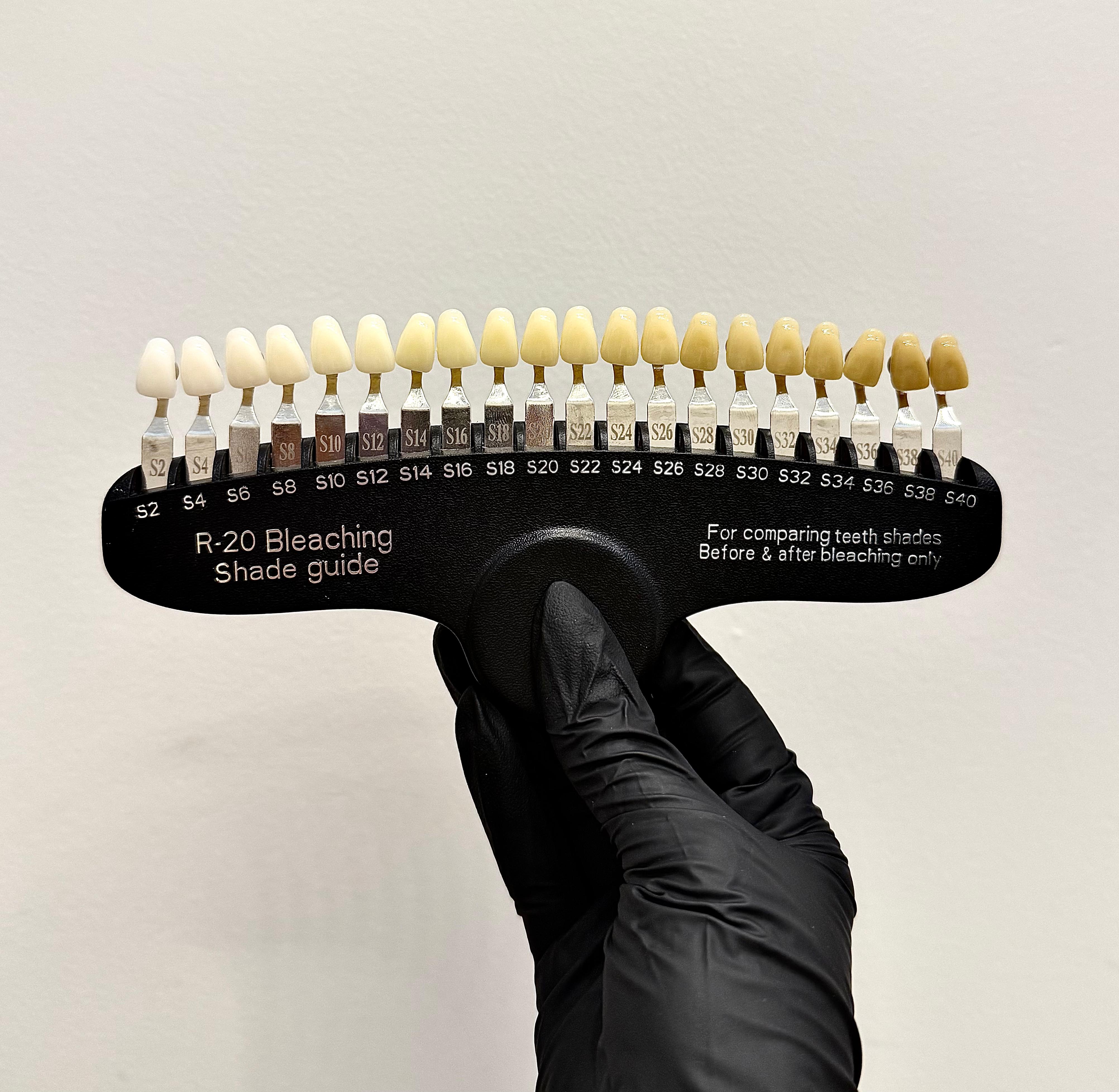 Teeth shade guide assessment