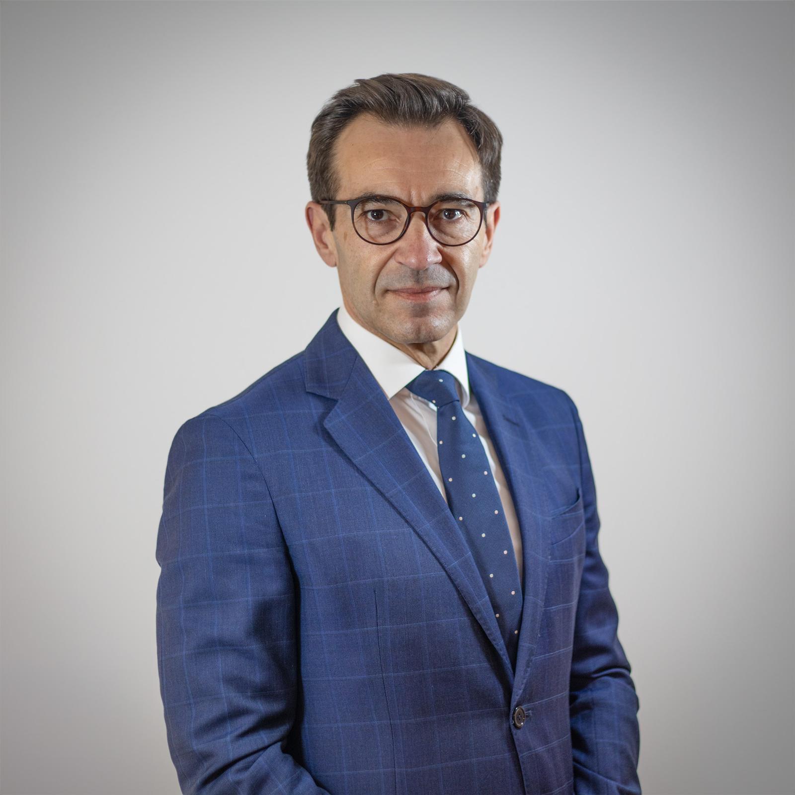 Equipo legal acompañando a la familia