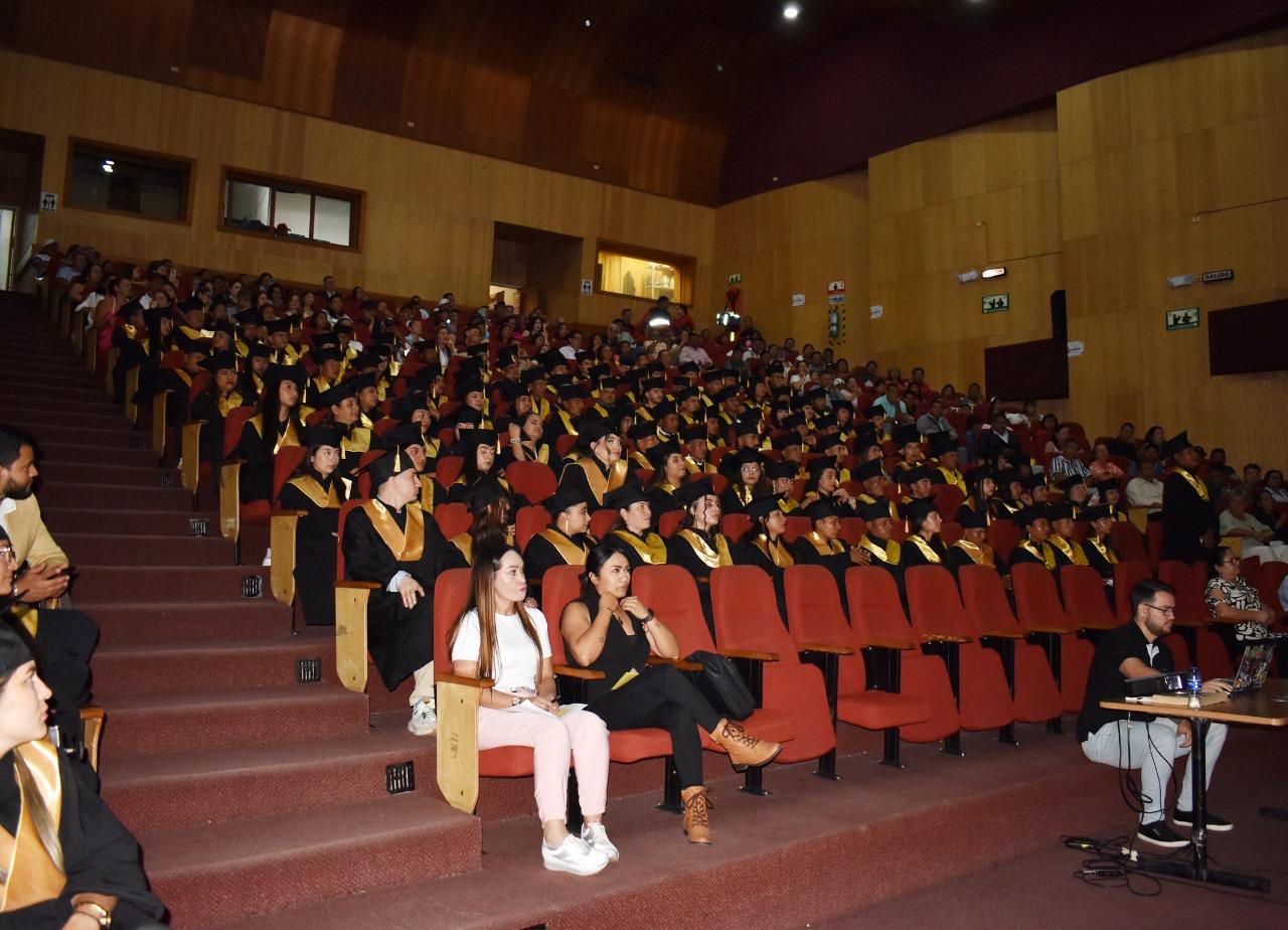 Auditoria del Centro Cultural Lucy Tejada durante la ceremonia de grados del 5 de septiembre de 2025
