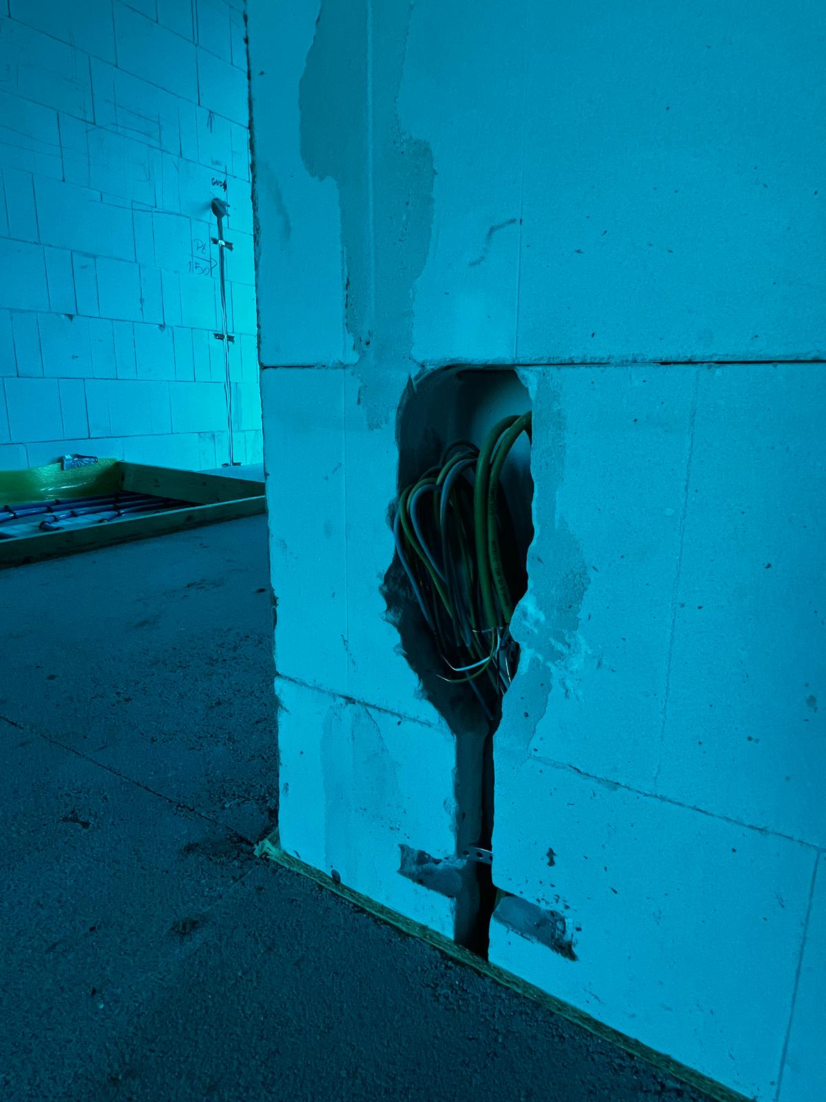 Rozdzielnia inteligentnego domu Kiełpin – Loxone i automatyka