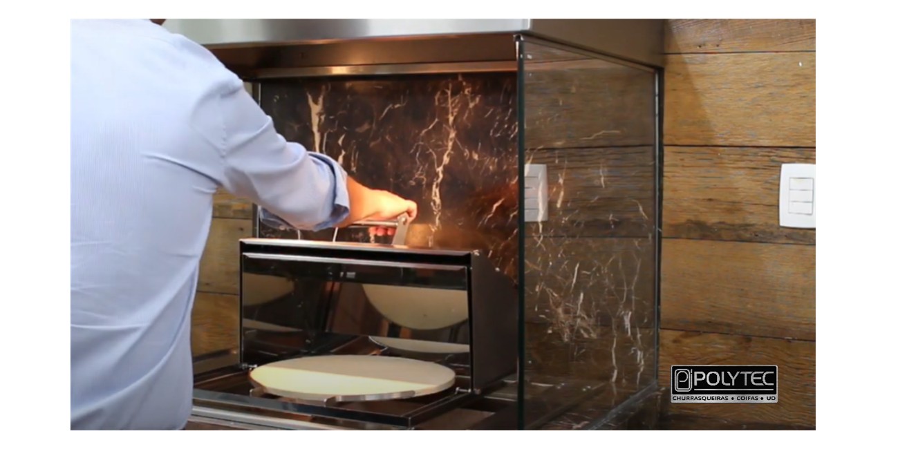 manuseio do forno de pizza para churrasqueira Polytec Forno DuChef manuseio do forno de pizza para churrasqueira Polytec Forno DuChef