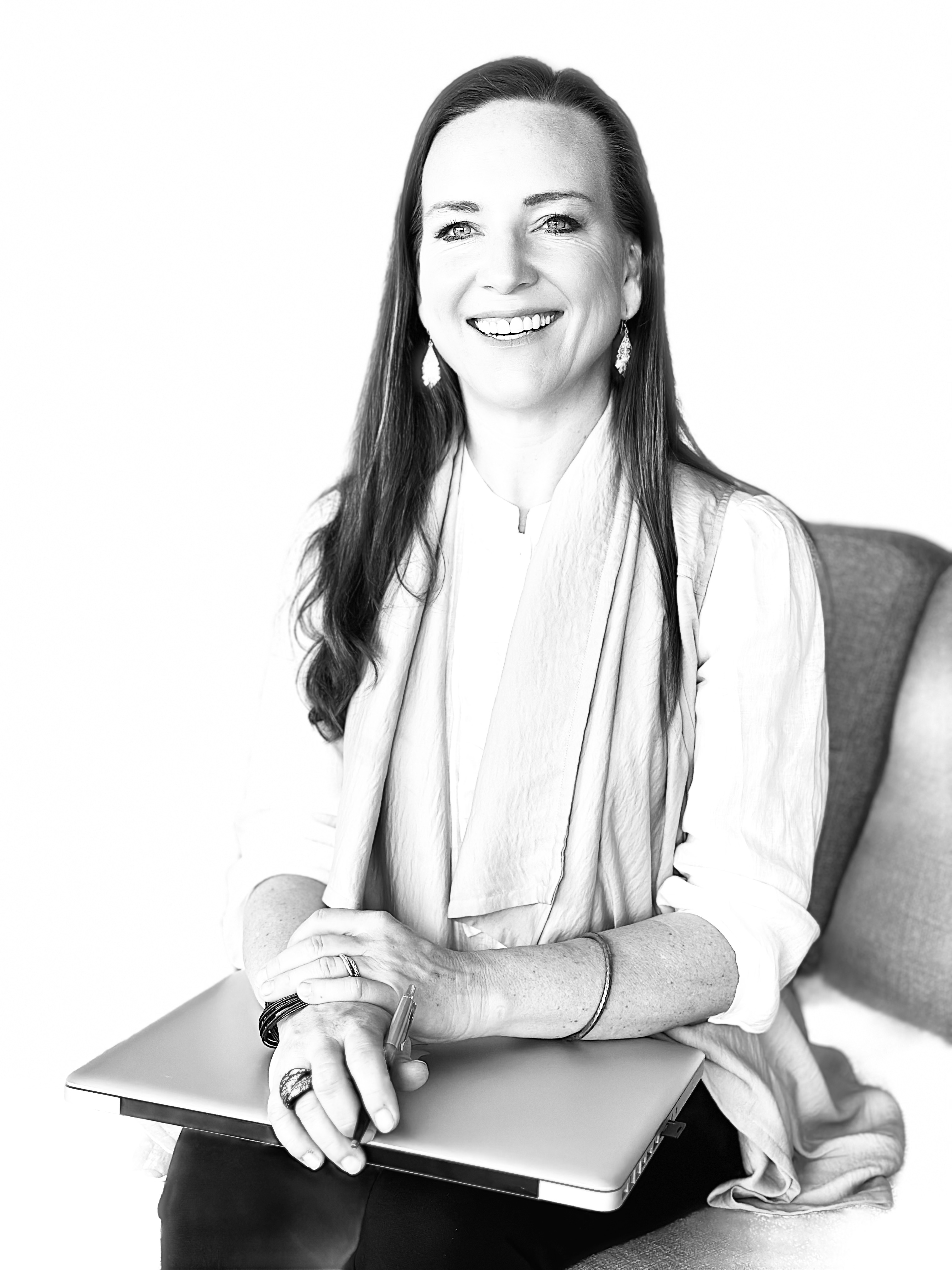 Tara Saxon - Certified Money Coach
I help single and independent women stop second-guessing their money choices so they feel confident about every dollar they spend, save or invest.