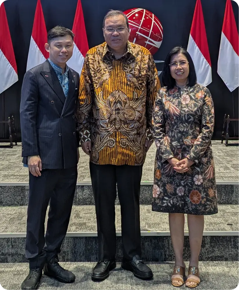 Siong Yoong with Iman Rachman and Risa E. Rustam