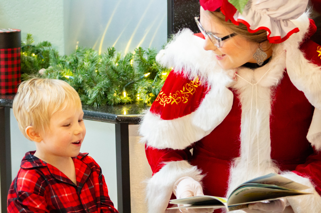 Reading with Mrs. Claus Reading with Mrs. Claus