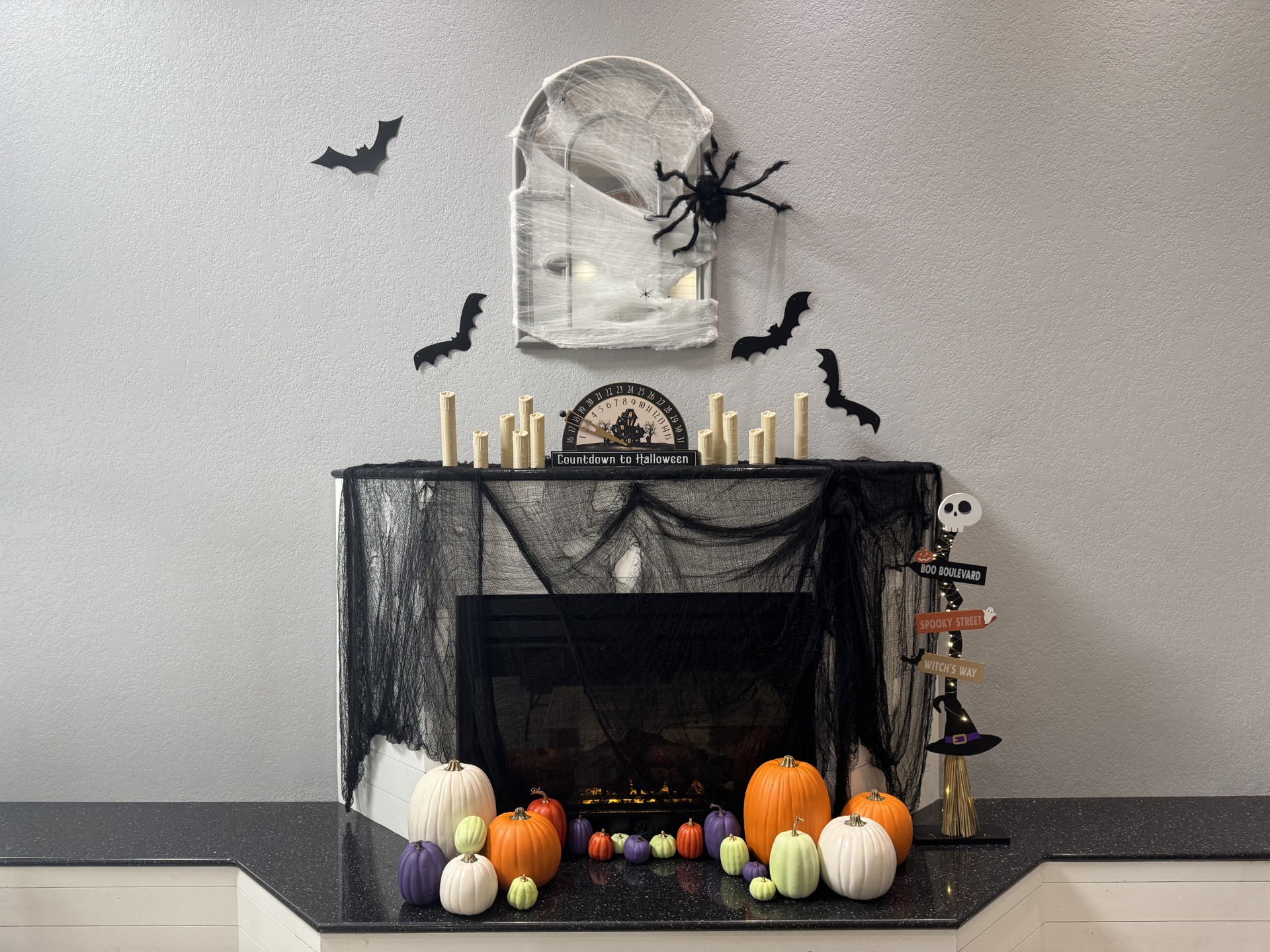 Metropolis Resort Hotel Lobby, Halloween Decorations
