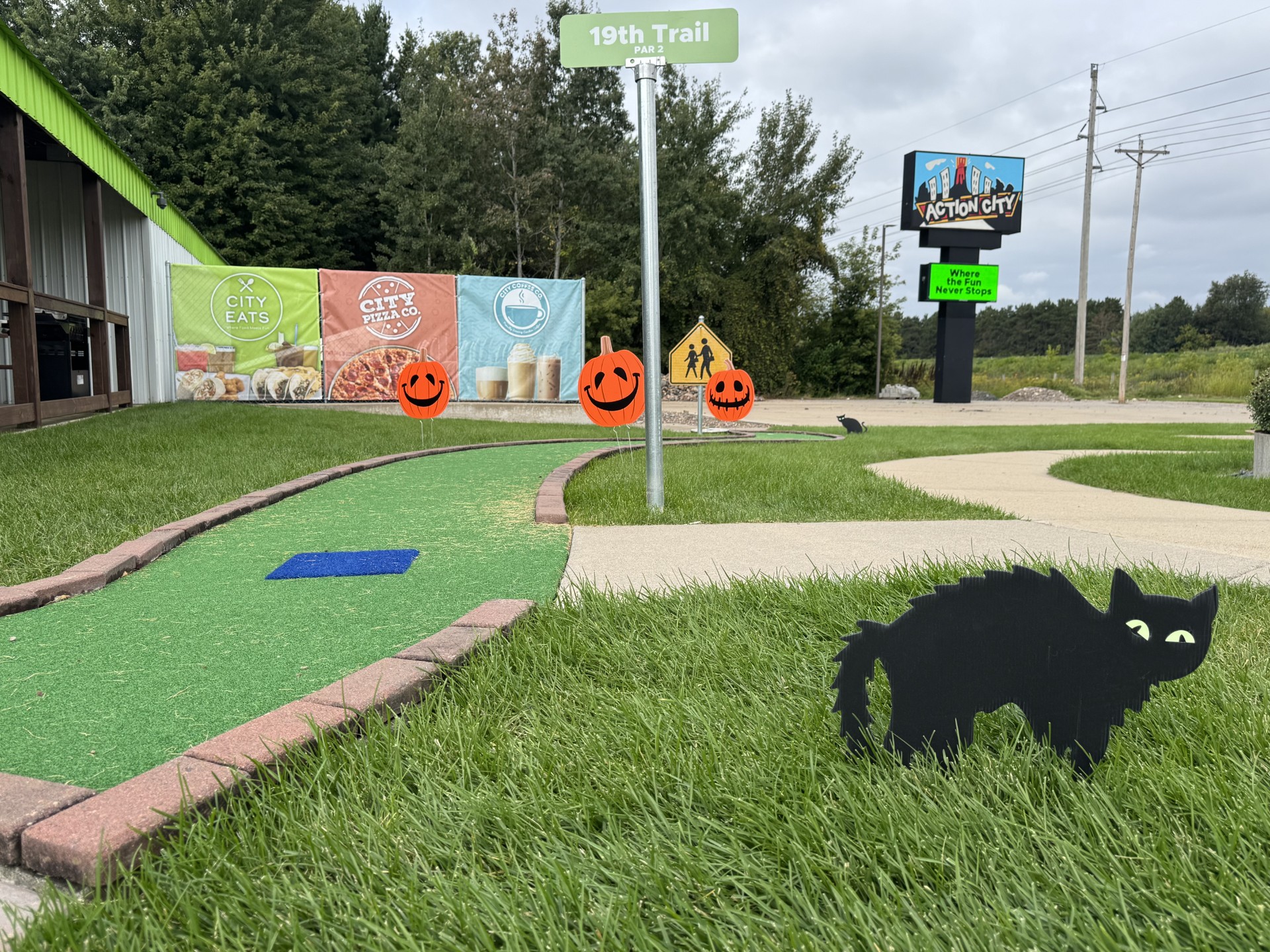 Action City Mini Golf Halloween Decorations