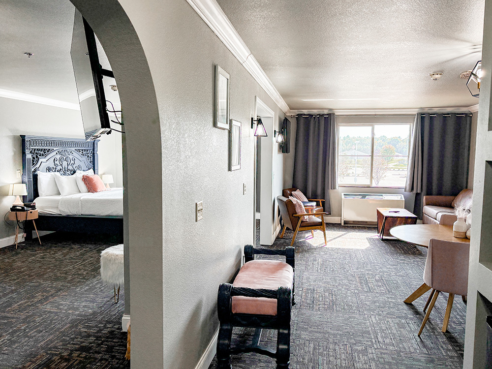 Romantic Blush Honeymoon Suite | Metropolis Resort