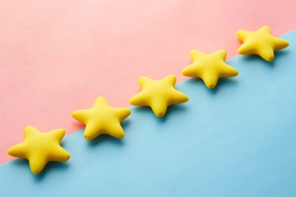 5 yellow star on pink and blue background representing 5-star reviews