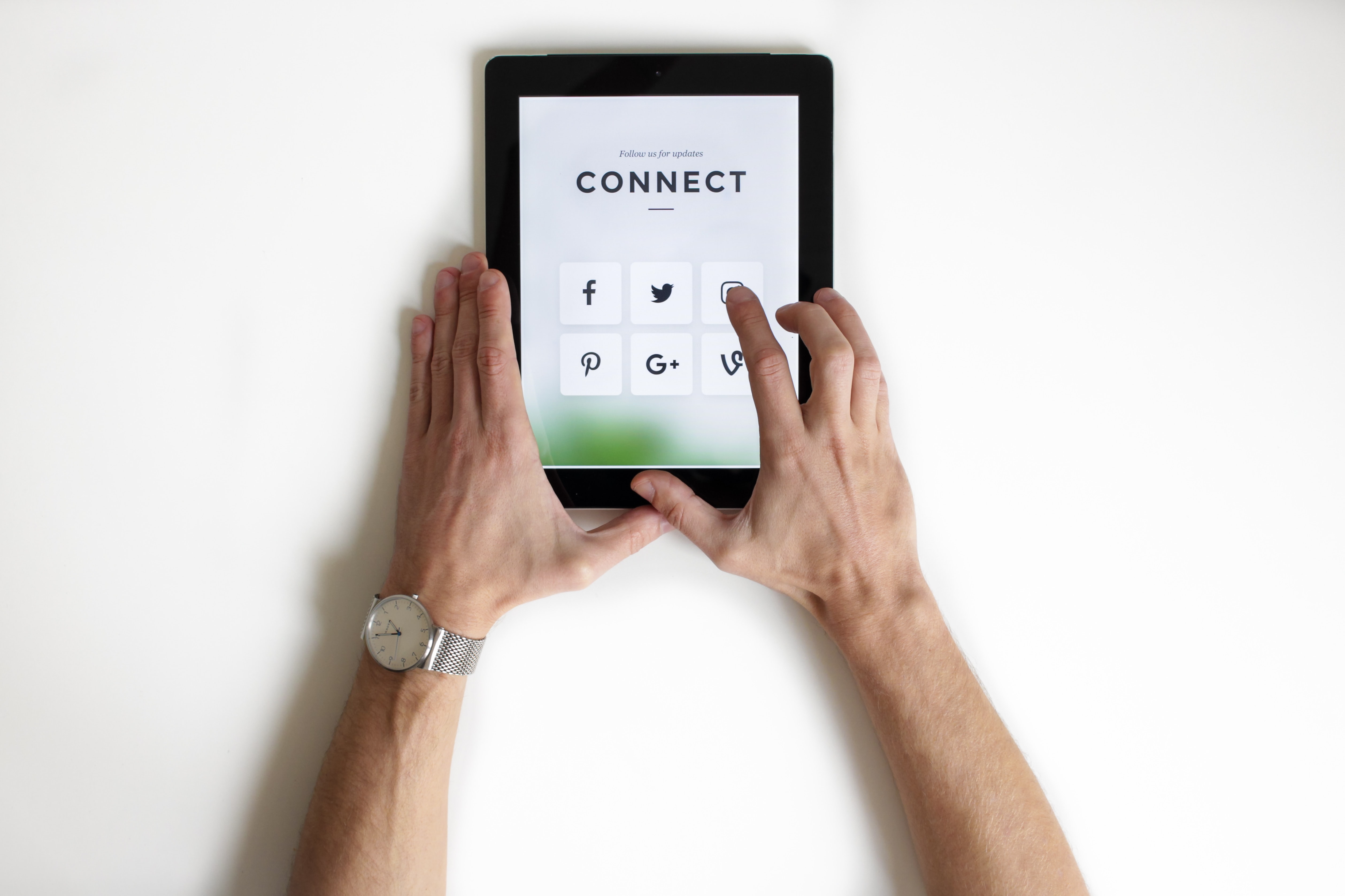connecting to social media application using an Ipad
