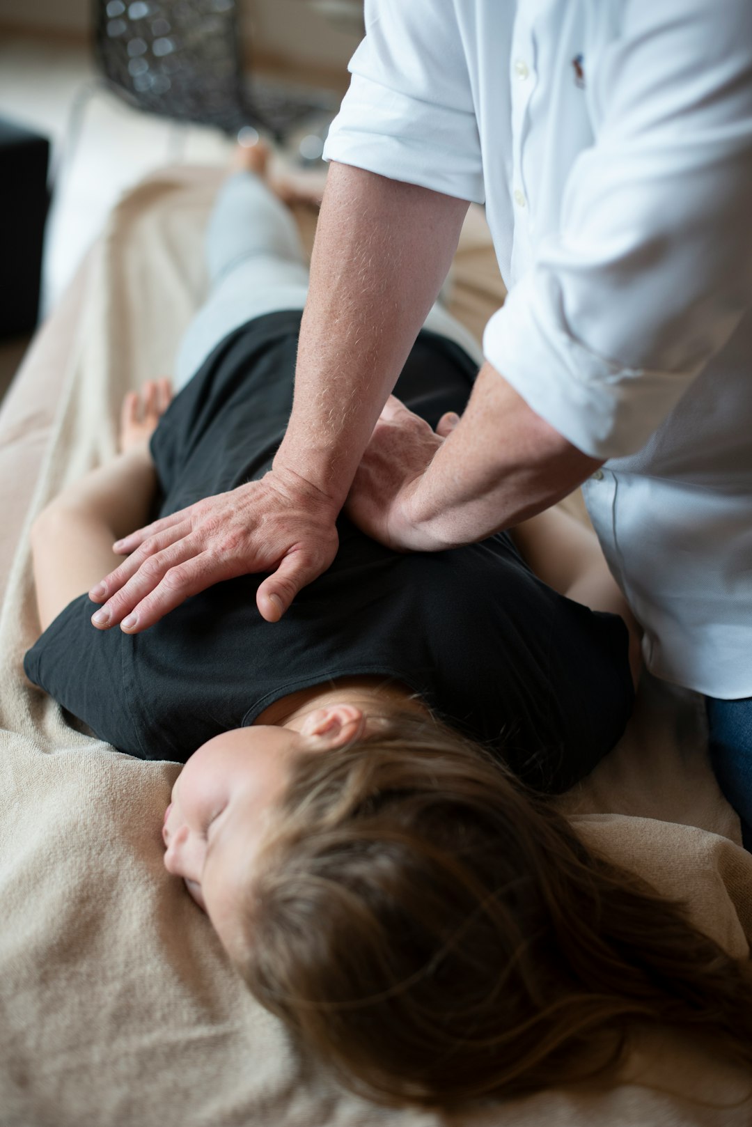 photo chiropractic adjustment photo chiropractic adjustment