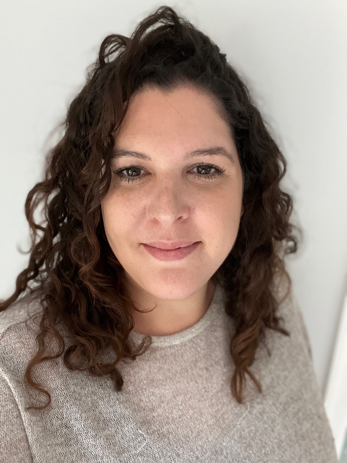 Ali is a Health and Wellbeing Coach and Nervous System Practitioner. She specialists in helping overwhelmed women find energy, clarity and resilience again.