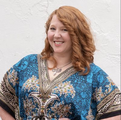 Rachel Grant headshot