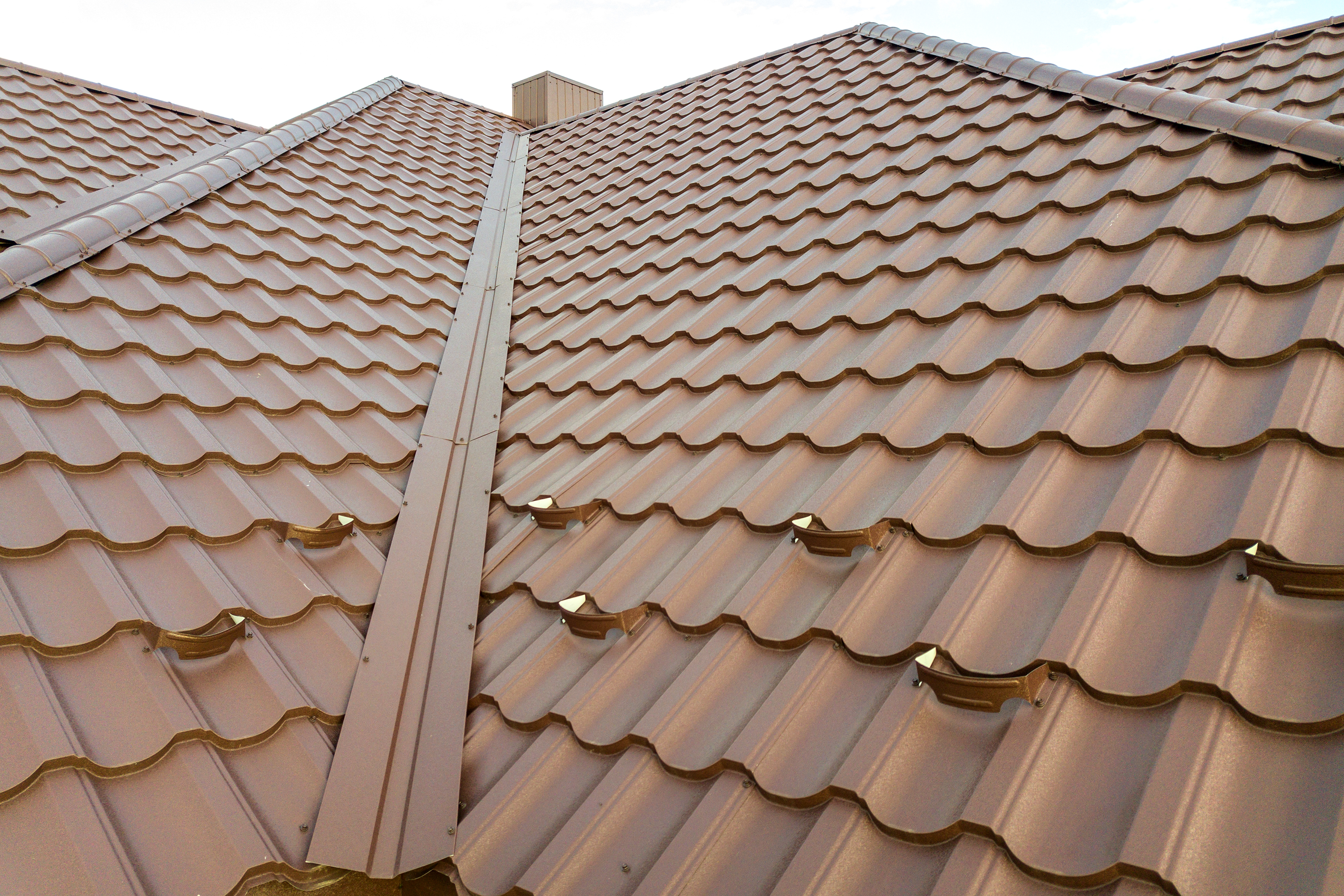 a sleek, modern roofing material showroom displays an array of high-quality, weather-resistant roofing samples under bright, focused led lighting, emphasizing the importance of durability and energy efficiency in both residential and commercial projects. a sleek, modern roofing material showroom displays an array of high-quality, weather-resistant roofing samples under bright, focused led lighting, emphasizing the importance of durability and energy efficiency in both residential and commercial projects.
