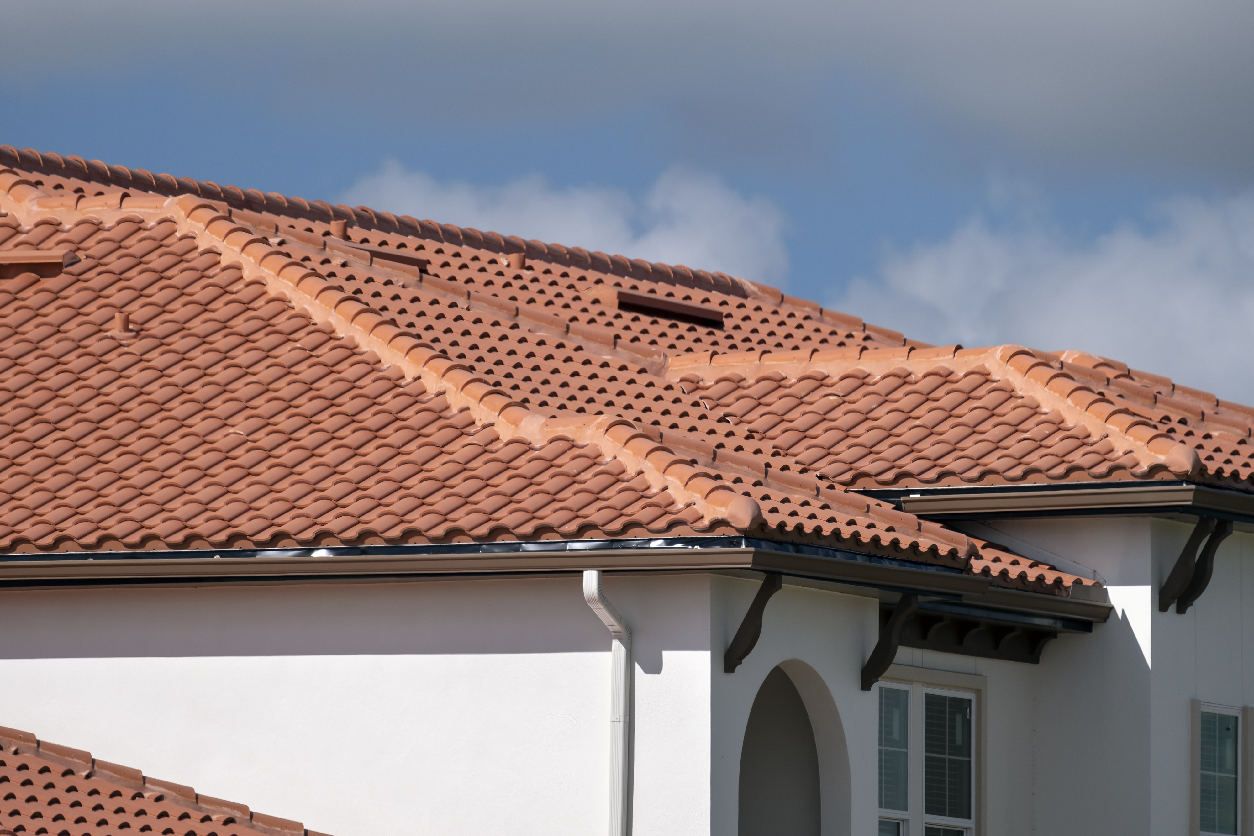 a vibrant florida home showcases a variety of eco-friendly roofing materials, including sleek metal panels and terracotta clay tiles, under a bright blue sky illuminated by warm sunlight, emphasizing sustainable living and energy efficiency. a vibrant florida home showcases a variety of eco-friendly roofing materials, including sleek metal panels and terracotta clay tiles, under a bright blue sky illuminated by warm sunlight, emphasizing sustainable living and energy efficiency.